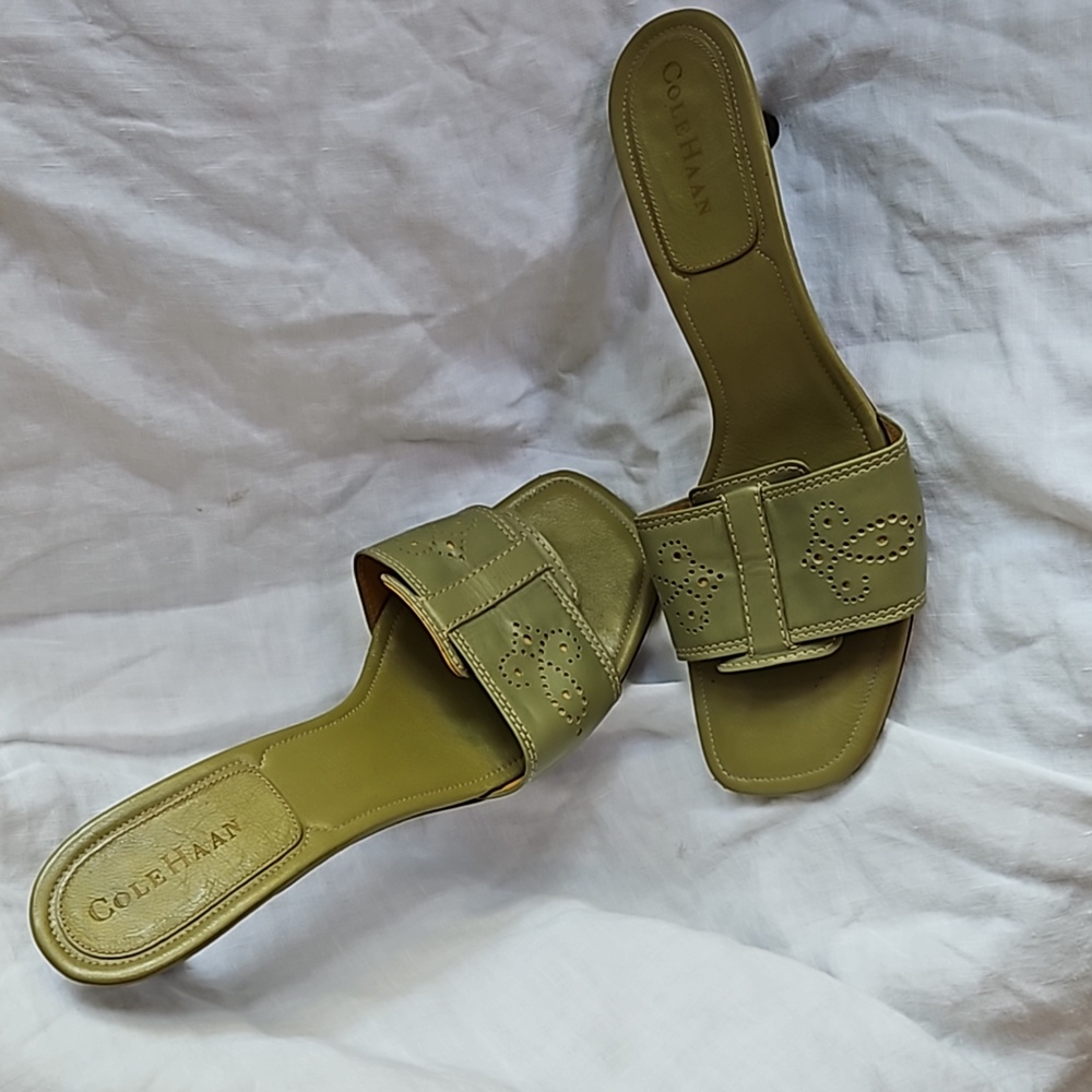 Cole Haan size 9 apple green leather mules sandals shoes  2 1/4 inch heel